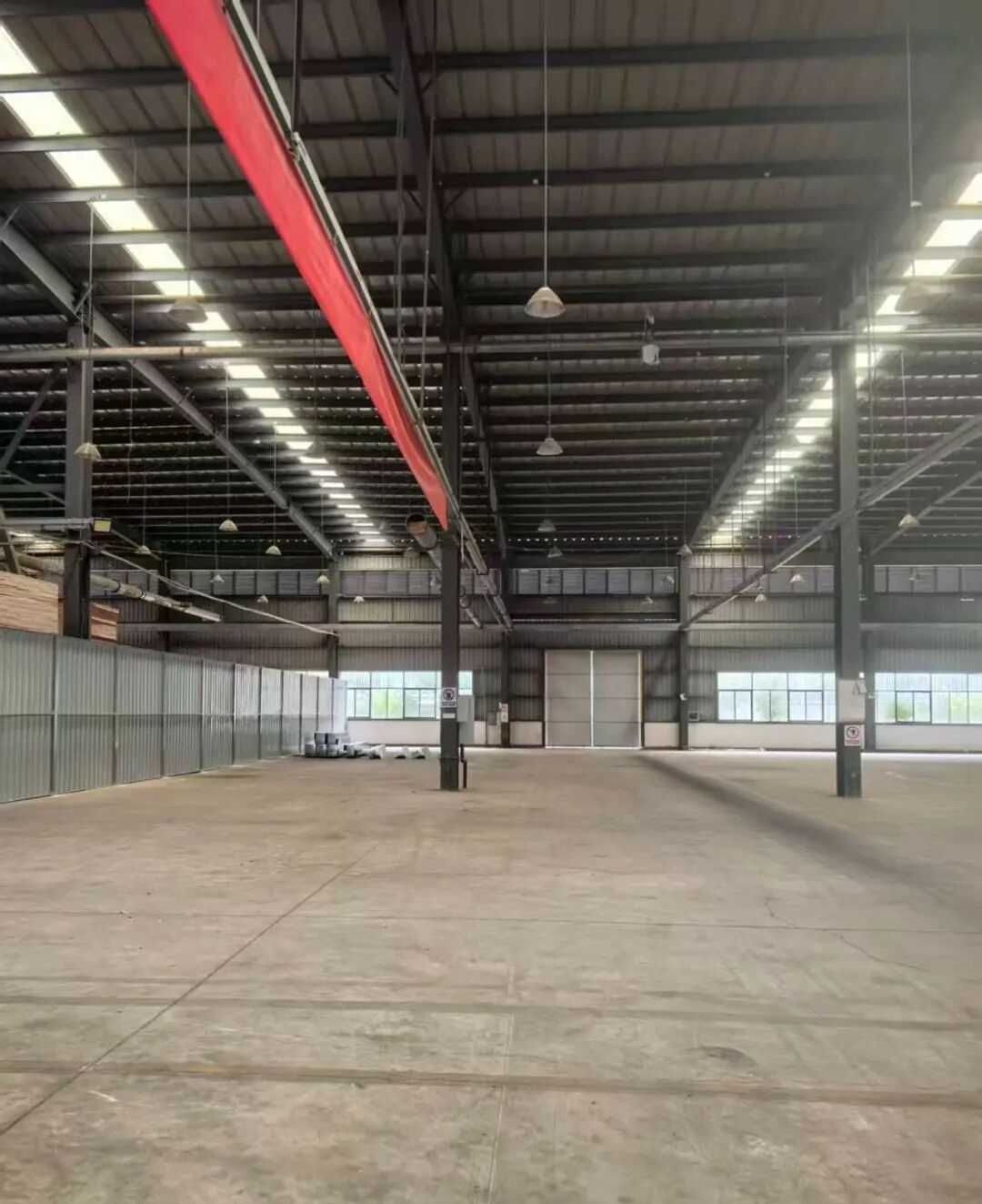 杨林经开区20000平大型标准厂房招租（带行车/大小可分租/8元起）