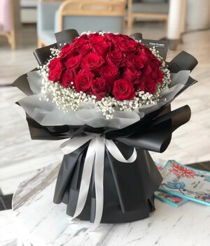 520鲜花预定，花地直卖，价格便宜预定每束再优惠10元，款式新颖，可以送到学校。